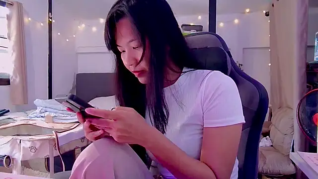 Snapshot of Kana_G chatting on 5, 3, 2025 Kana G online show from 5, 3, 2025