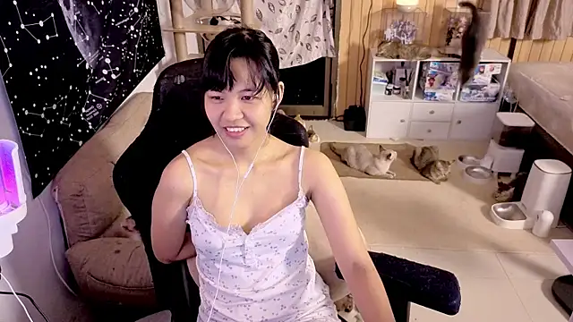 Snapshot of Kana_G chatting on 23, 9, 2025 Kana G online show from 23, 9, 2025