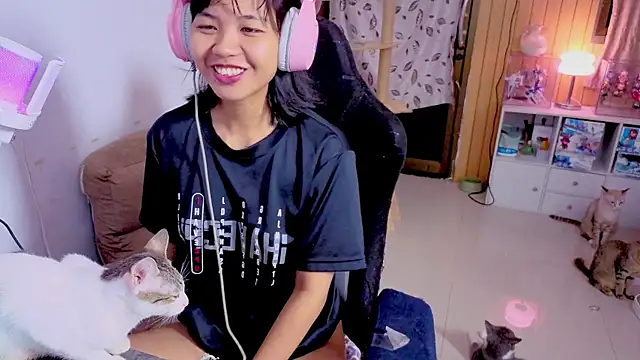 Snapshot of Kana_G chatting on 3, 10, 2025 Kana G online show from 3, 10, 2025