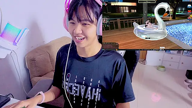 Snapshot of Kana_G chatting on 13, 10, 2025 Kana G online show from 13, 10, 2025