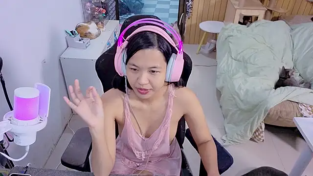 Snapshot of Kana_G chatting on 13, 11, 2025 Kana G online show from 13, 11, 2025