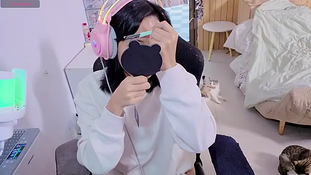 Snapshot of Kana_G chatting on 20, 11, 2025 Kana G online show from 20, 11, 2025