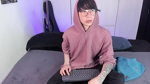 Aventure Twinks online show from 8, 1, 2025