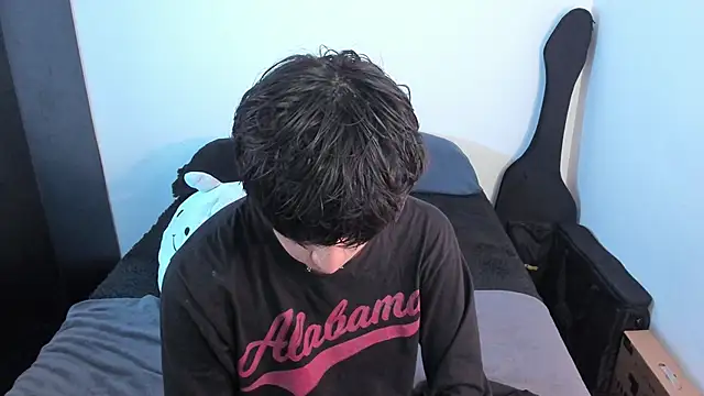 Snapshot of Aventure_Twinks chatting on 12, 4, 2026 Aventure Twinks online show from 12, 4, 2026