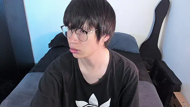 Snapshot of Aventure_Twinks chatting on 14, 4, 2026 Aventure Twinks online show from 14, 4, 2026