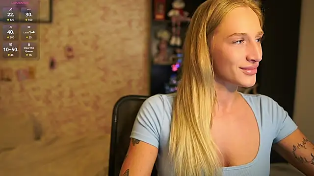 Nicolette  Shea  online show from 15, 12, 2025