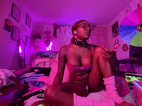 Snapshot of VixenCapri chatting on 10, 1, 2026 VixenCapri online show from 10, 1, 2026