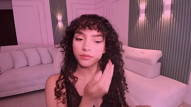 Snapshot of anahi_curlie1 chatting on 16, 4, 2026 anahi curlie1 online show from 16, 4, 2026