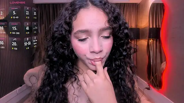 Snapshot of anahi_curlie1 chatting on 13, 6, 2026 anahi curlie1 online show from 13, 6, 2026