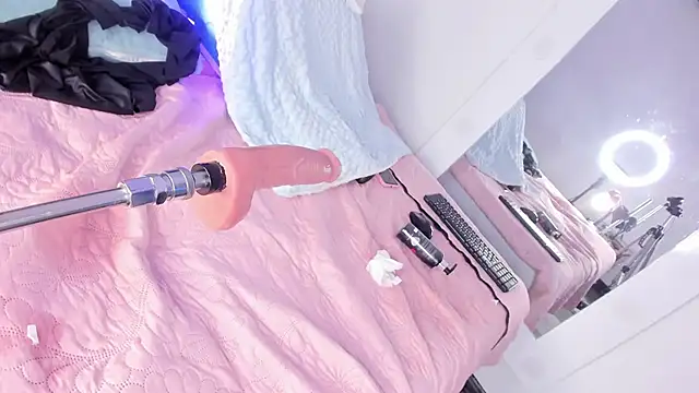 Hilary Smile  online show from 1, 2, 2025