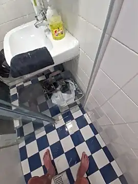 Snapshot of hornyman18cm39 chatting on 18, 4, 2026 hornyman18cm39 online show from 18, 4, 2026