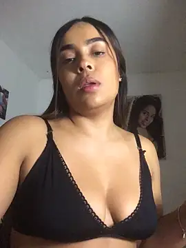 Snapshot of JuanaSimons chatting on 11, 4, 2026 JuanaSimons online show from 11, 4, 2026