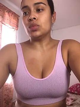 Snapshot of JuanaSimons chatting on 19, 4, 2026 JuanaSimons online show from 19, 4, 2026