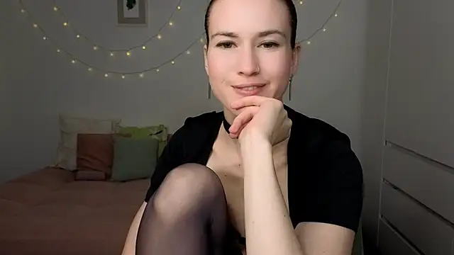 AliciaNewell online show from 18, 4, 2026