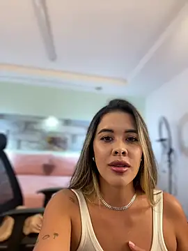 Snapshot of Emilia_Bakerr chatting on 7, 1, 2025 Emilia Bakerr online show from 7, 1, 2025