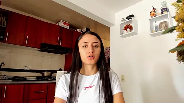 Snapshot of _Caroliinee_ chatting on 27, 2, 2025 Caroliinee online show from 27, 2, 2025