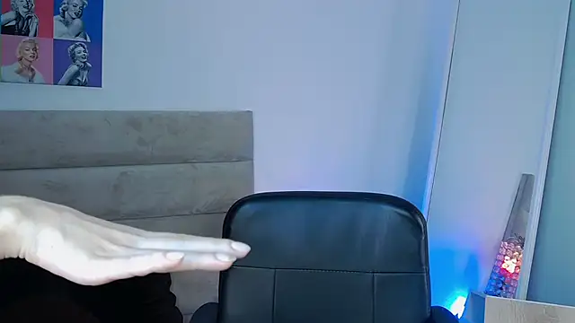 Snapshot of AllieEvans chatting on 21, 2, 2025 AllieEvans online show from 21, 2, 2025