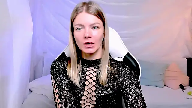 Lily Daviss online show from 24, 11, 2025