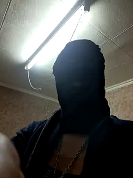 Snapshot of DjiniCD chatting on 12, 9, 2025 DjiniCD online show from 12, 9, 2025