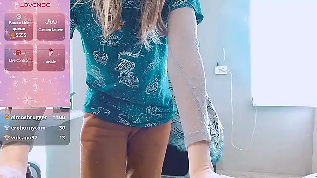 Snapshot of RosaJil chatting on 14, 11, 2025 RosaJil online show from 14, 11, 2025