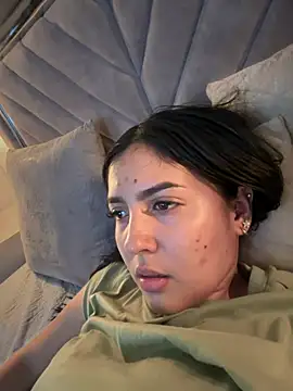 MarianaBenz online show from 10, 2, 2025