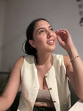 MarianaBenz online show from 17, 2, 2025