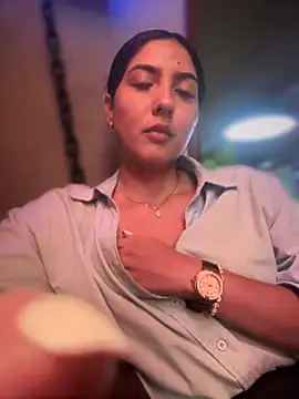 MarianaBenz online show from 28, 2, 2025