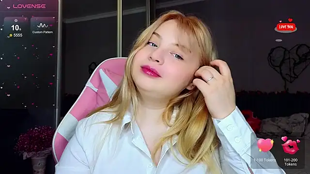 Snapshot of shy_blondiee chatting on 20, 2, 2025 shy blondiee online show from 20, 2, 2025