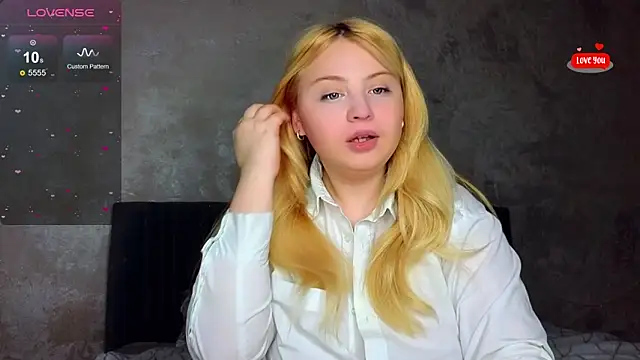 Snapshot of shy_blondiee chatting on 11, 3, 2025 shy blondiee online show from 11, 3, 2025