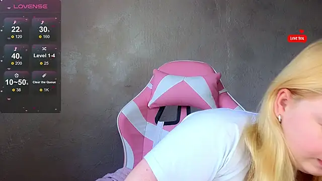 Snapshot of shy_blondiee chatting on 13, 3, 2025 shy blondiee online show from 13, 3, 2025