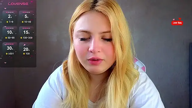 Snapshot of shy_blondiee chatting on 14, 3, 2025 shy blondiee online show from 14, 3, 2025