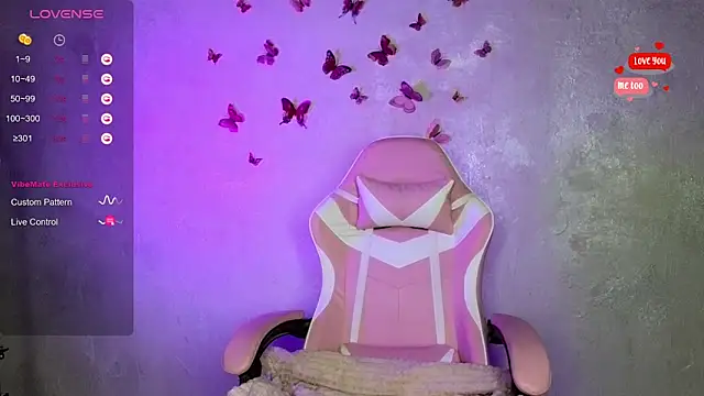 Snapshot of shy_blondiee chatting on 13, 9, 2025 shy blondiee online show from 13, 9, 2025