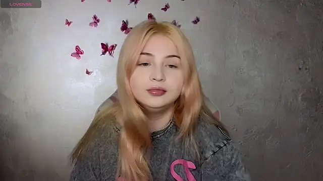 Snapshot of shy_blondiee chatting on 15, 9, 2025 shy blondiee online show from 15, 9, 2025