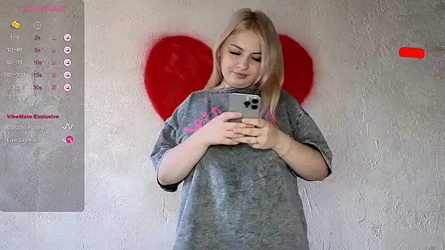 Snapshot of shy_blondiee chatting on 27, 9, 2025 shy blondiee online show from 27, 9, 2025