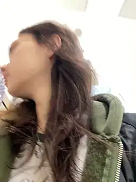 QuitieLia online show from 6, 12, 2024