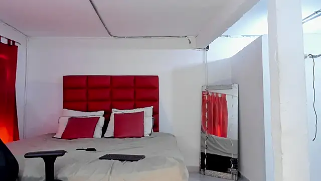 Snapshot of LyonGallego_ chatting on 15, 12, 2025 LyonGallego online show from 15, 12, 2025