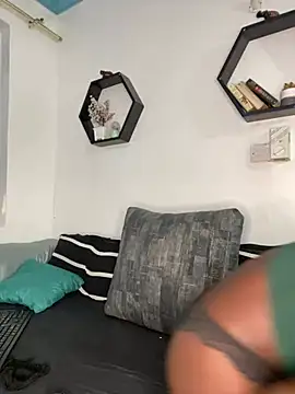 Snapshot of petiteebony_81 chatting on 28, 2, 2025 petiteebony 81 online show from 28, 2, 2025