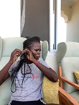 Snapshot of petiteebony_81 chatting on 14, 12, 2025 petiteebony 81 online show from 14, 12, 2025