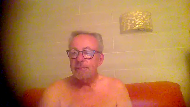 Snapshot of tuggy59 chatting on 22, 10, 2025 tuggy59 online show from 22, 10, 2025