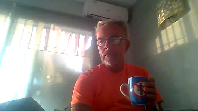 Snapshot of tuggy59 chatting on 29, 10, 2025 tuggy59 online show from 29, 10, 2025