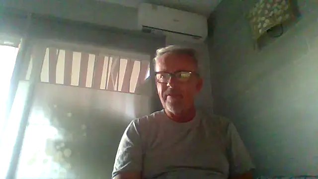 Snapshot of tuggy59 chatting on 10, 11, 2025 tuggy59 online show from 10, 11, 2025