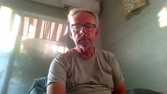 Snapshot of tuggy59 chatting on 11, 11, 2025 tuggy59 online show from 11, 11, 2025