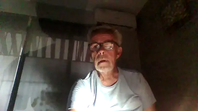 Snapshot of tuggy59 chatting on 16, 11, 2025 tuggy59 online show from 16, 11, 2025