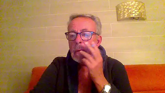 Snapshot of tuggy59 chatting on 1, 12, 2025 tuggy59 online show from 1, 12, 2025