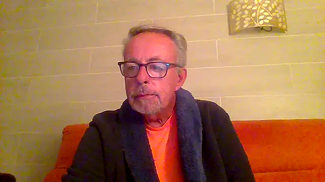 Snapshot of tuggy59 chatting on 2, 12, 2025 tuggy59 online show from 2, 12, 2025