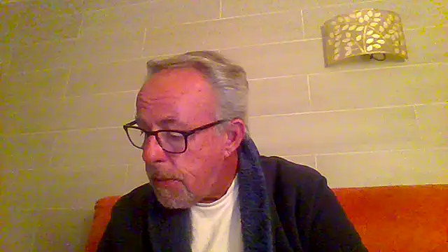 Snapshot of tuggy59 chatting on 4, 12, 2025 tuggy59 online show from 4, 12, 2025