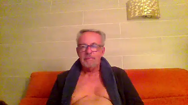 Snapshot of tuggy59 chatting on 14, 12, 2025 tuggy59 online show from 14, 12, 2025
