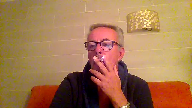 Snapshot of tuggy59 chatting on 15, 12, 2025 tuggy59 online show from 15, 12, 2025