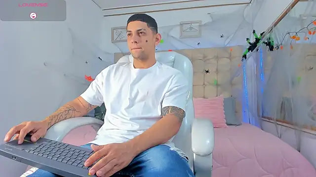 Alex cute77 online show from 3, 10, 2025