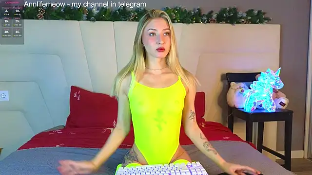 annief0x online show from 2, 1, 2025